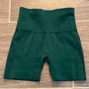 SET Active Ribbed Sculptwear Shorts in Mojito